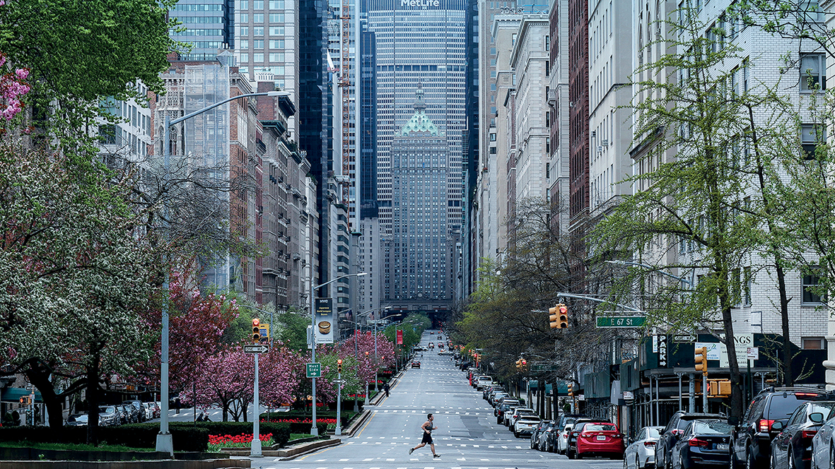 foto de uma rua de nova york com pouco movimento