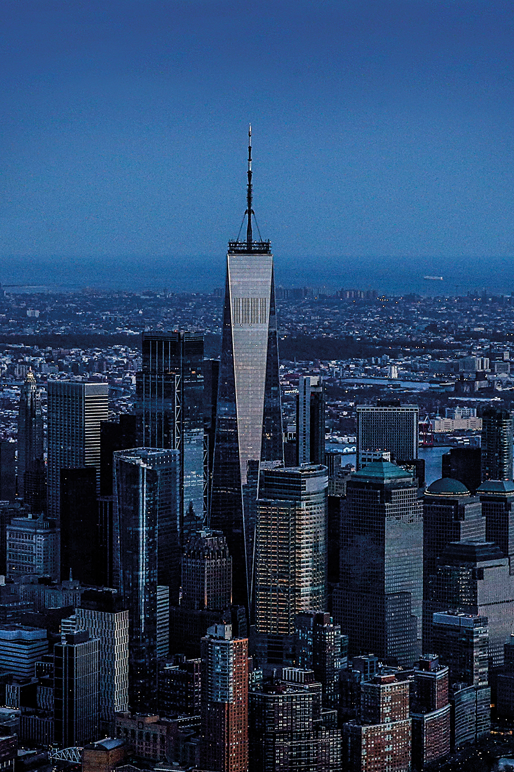 Vista aérea do centro financeiro de Nova York, com o 1WTC em destaque