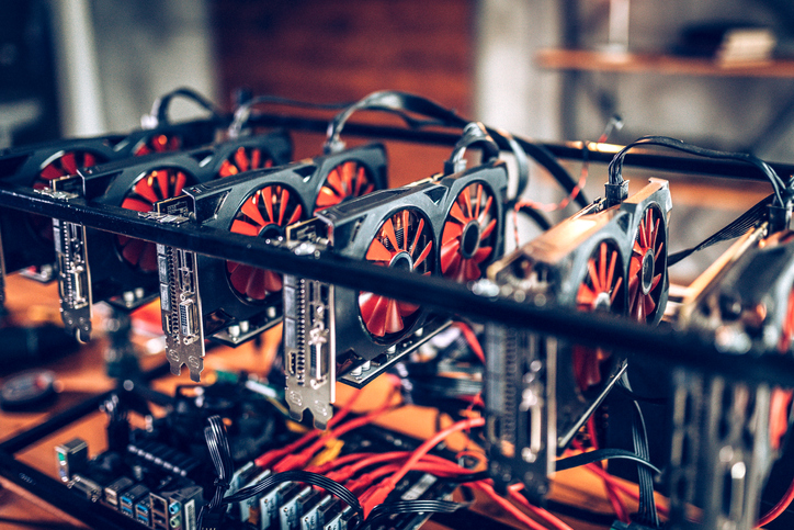 Mineradores de Bitcoin voltam a ligar as máquinas; o que isso significa?