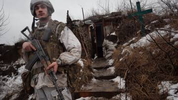 Soldado ucraniano em em Avdiyivka