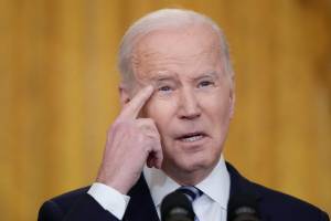 Biden comemora payroll, vê progressos contra inflação e defende aumento do teto da dívida 1 GettyImages 1372587467