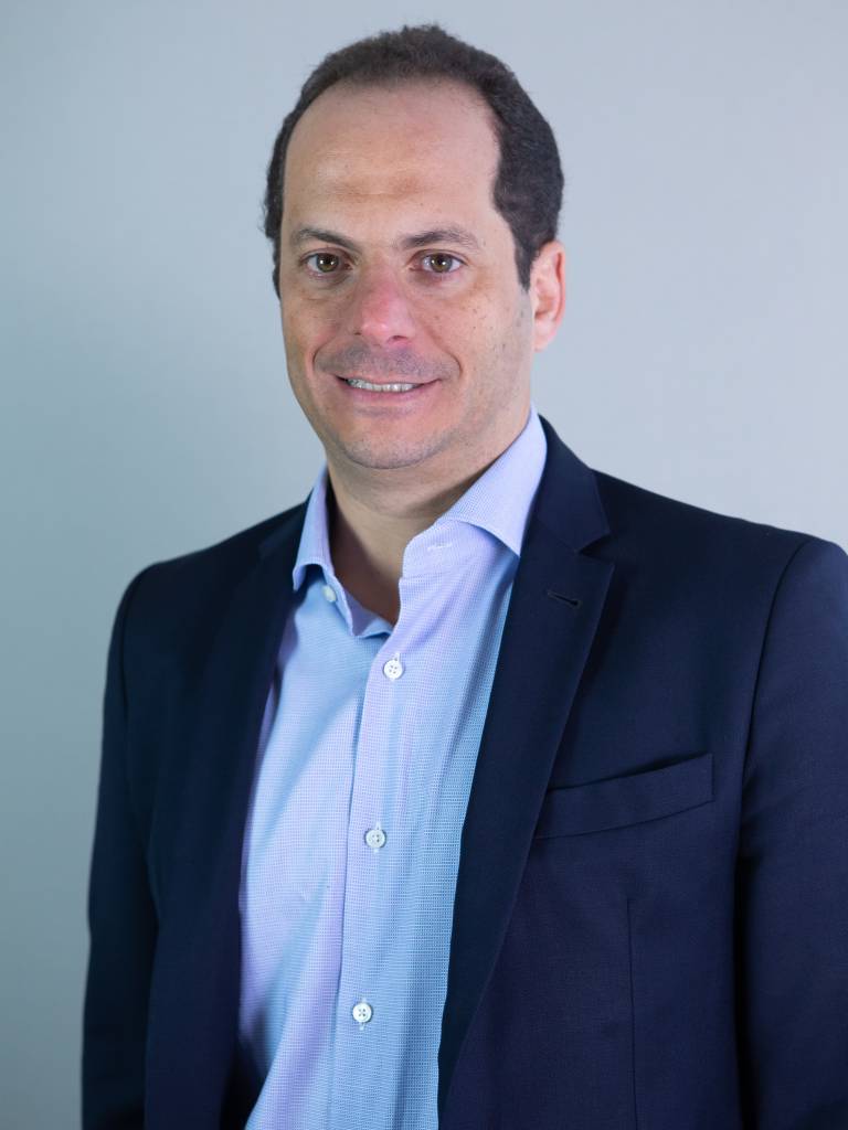 Ronaldo Patah, UBS Consenso