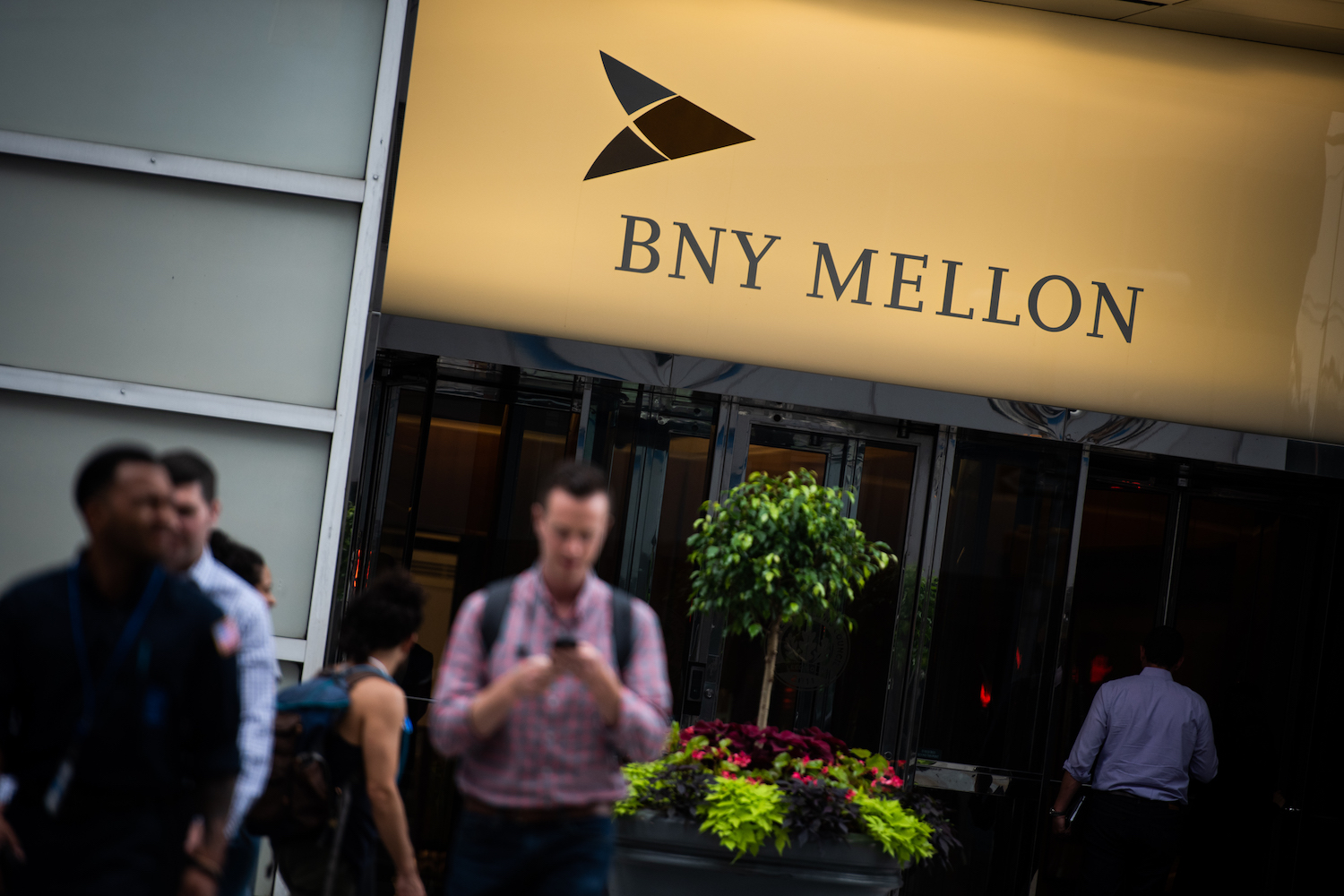 BNY Mellon, banco mais antigo dos EUA, inicia serviço de custódia cripto nesta semana, diz WSJ