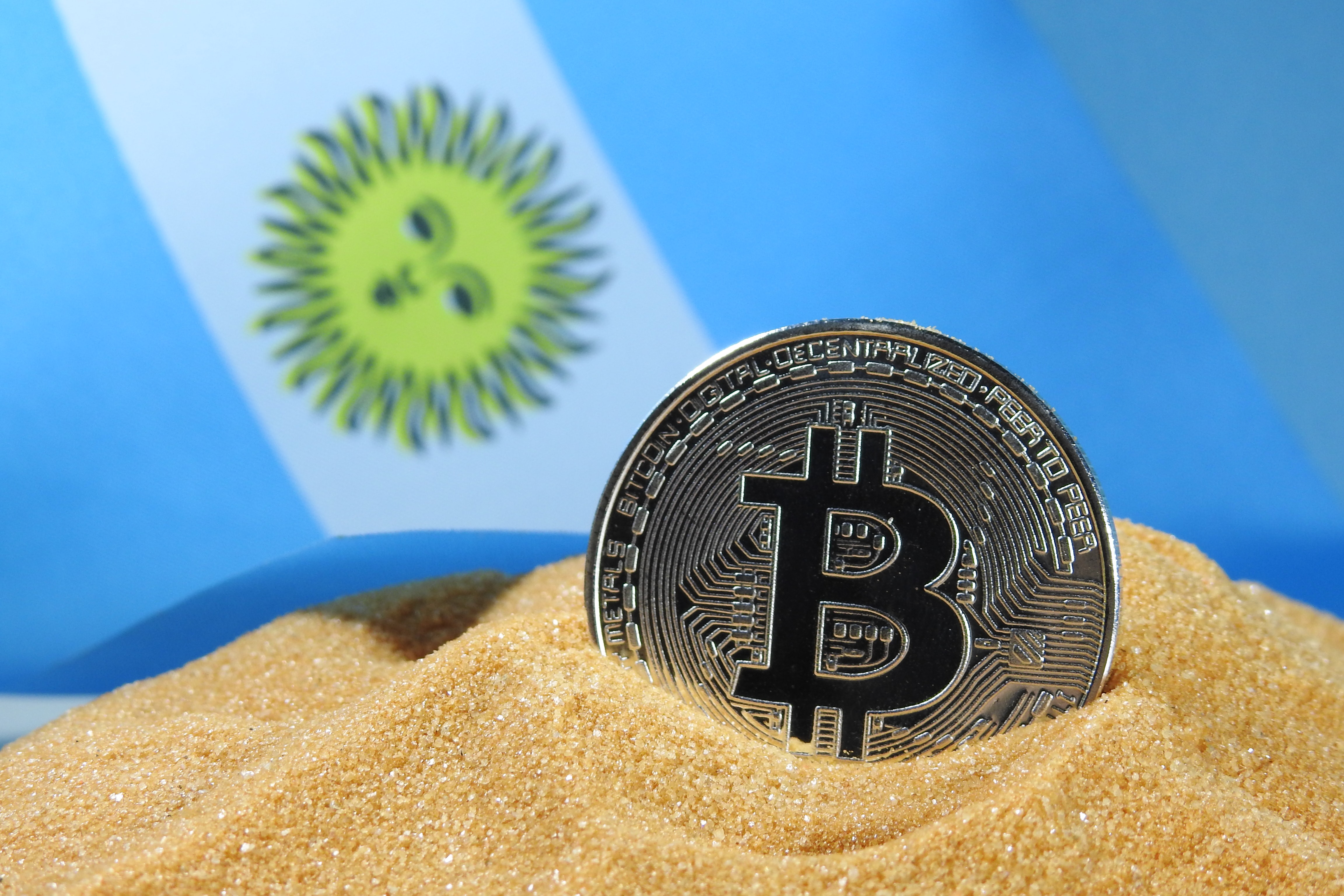 Adiós, dólar? Argentinos recorrem ao Bitcoin para fugir de inflação de 276%
