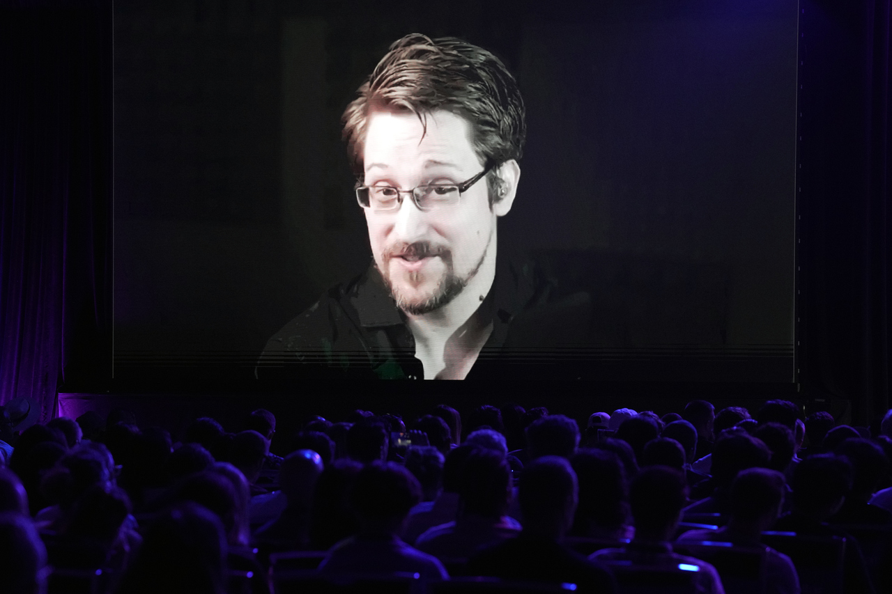 Edward Snowden diz que usa criptomoedas, mas não investe nelas