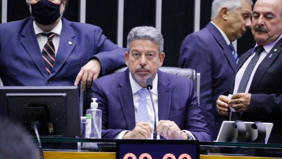 Após pedido do relator, Lira adia votação do PL das Fake News - InfoMoney