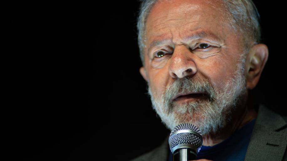 Lula discursa em evento de campanha