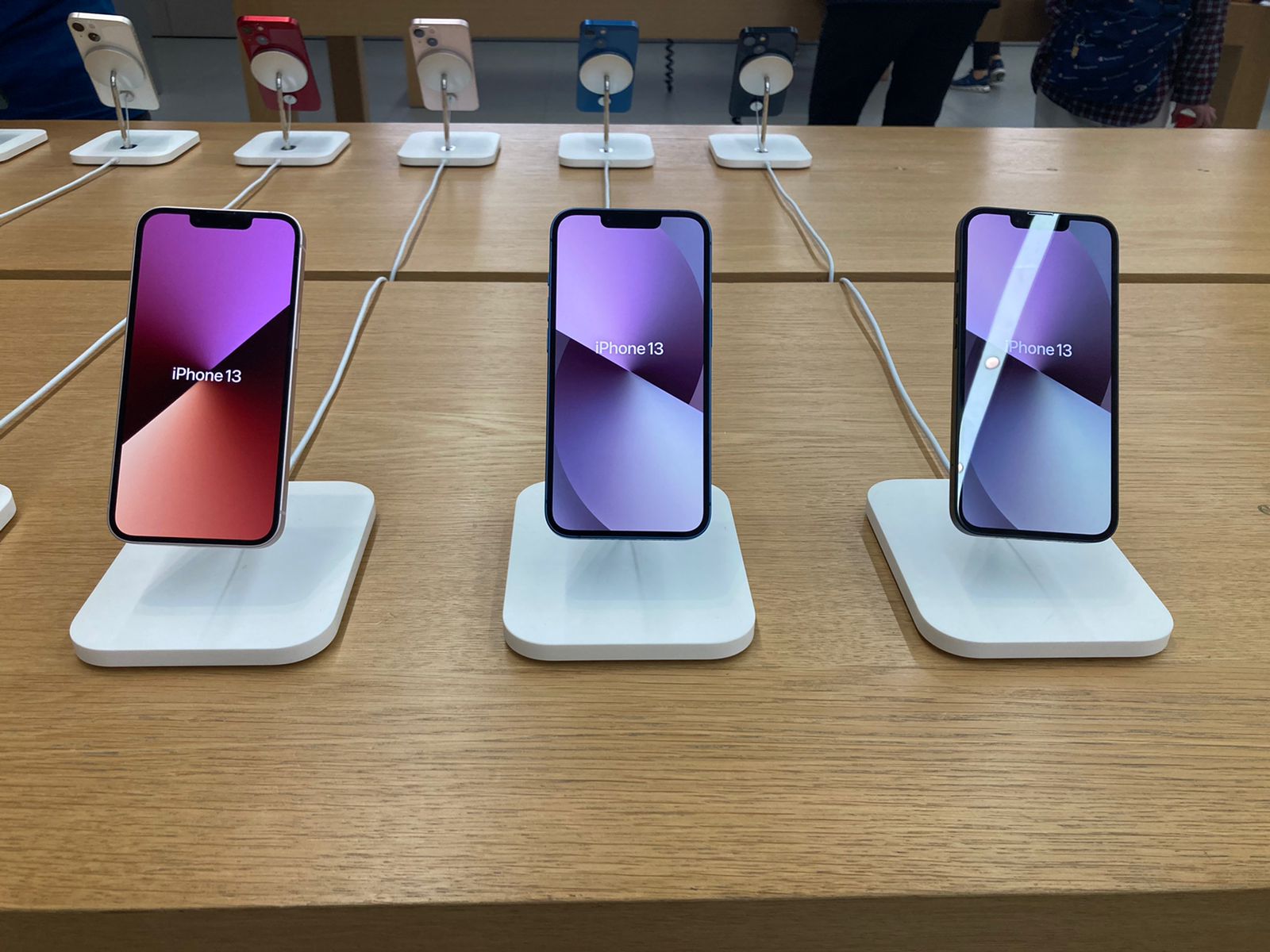 Apple deve lançar iPhone mais fino em 2025, diz site