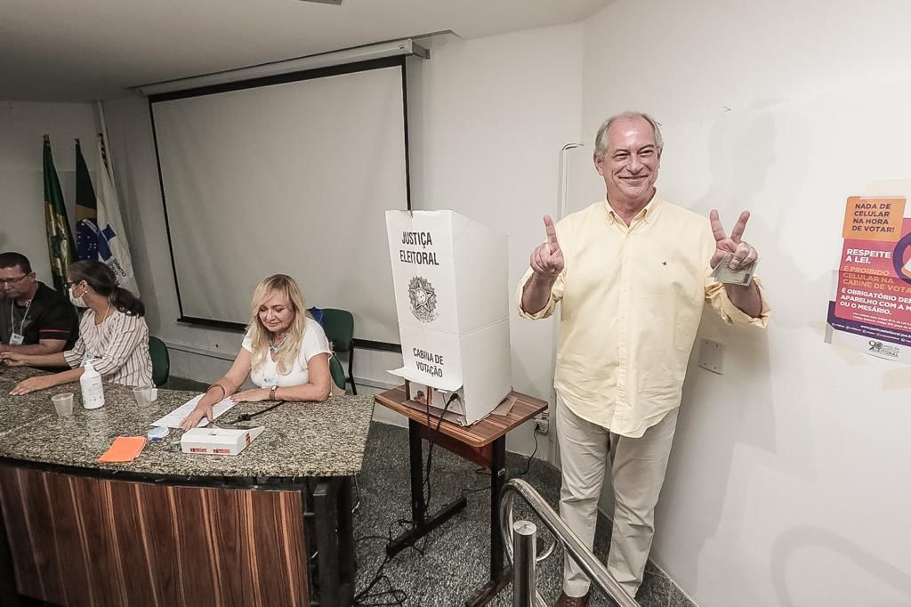 Ciro Gomes, candidato à Presidência da República pelo PDT, vota em Fortaleza (CE) - Foto: Keiny Andrade/Divulgação