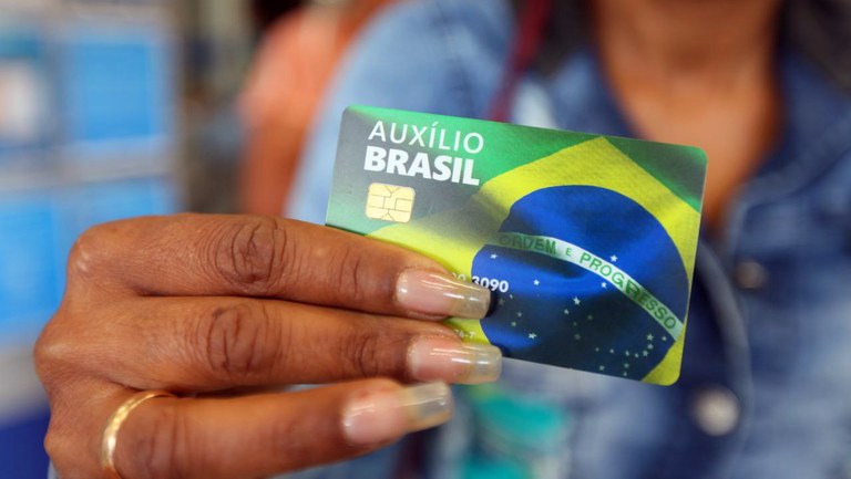 Auxílio Brasil X Bolsa Família: compare os programas, Economia