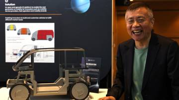 Jack Cheng, presidente-executivo da MIH, em um evento em Taipé para revelar o carro elétrico que será produzido sob medida para os compradores
