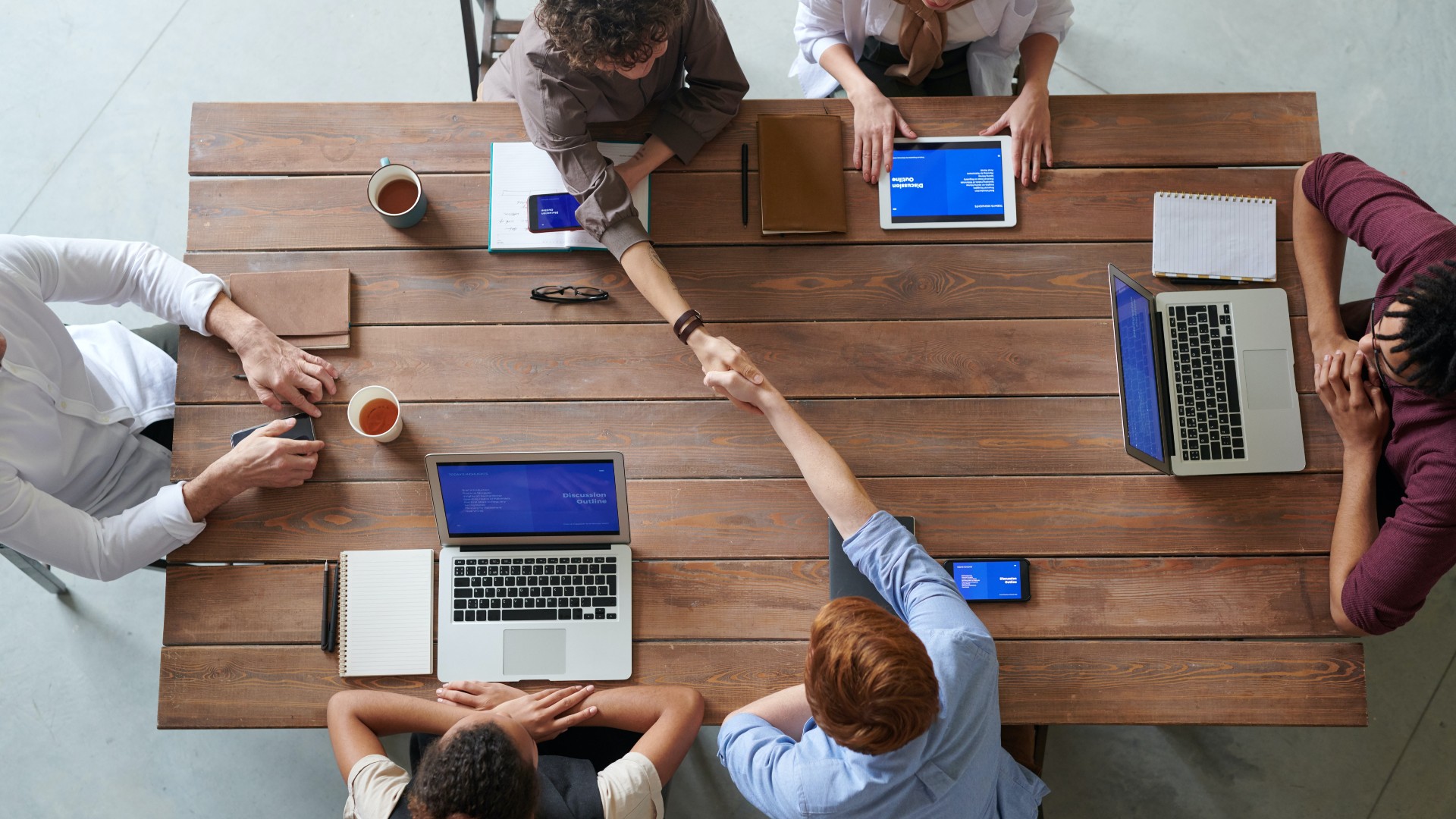 859 mil buscas por emprego de jovens em seis meses: dados revelam