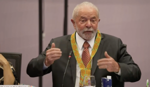 Lula no Egito, durante a COP 27, em encontro com lideranças indígenas (Reprodução/YouTube)