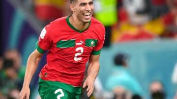 Hakimi comemora a classificação de Marrocos para as quartas-de-final da Copa do Mundo 2022