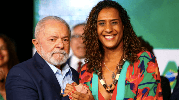 Presidente Lula com a ministra da Igualdade Racial Anielle Franco (Foto: Marcelo Camargo/Agência Brasil)