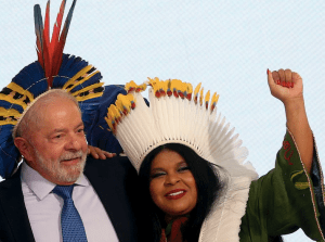 Governo deve homologar terras indígenas na sexta-feira 1 O presidente Luiz Inácio Lula da Silva, participa da cerimônia de posse da ministra dos Povos Indígenas, Sonia Guajajara (Foto: Valter Campanato/Agência Brasil)