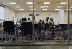 Amazon - sala de treinamento para novos funcionários da companhia