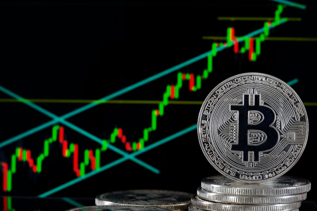 Bitcoin continua trajetória de alta e ultrapassa patamar de US$ 47 mil