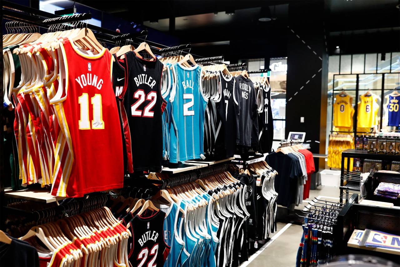 Con el éxito de público, la NBA quiere abrir más tiendas en el extranjero