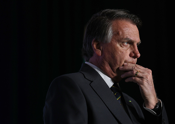 En CPI, el inversionista perjudicado Jair Bolsonaro es acusado de recibir 600 mil reales brasileños de una pirámide financiera