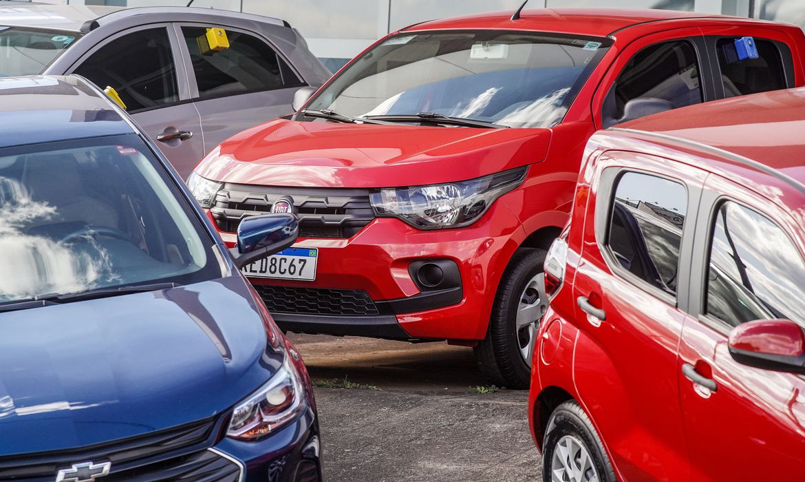 Nada populares: carros caros lideram vendas após descontos do governo