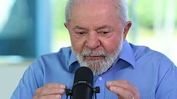 Presidente Lula é entrevistado por Marcos Uchoa no programa Conversa com o Presidente, no Palácio do Alvorada (Reprodução/TV Brasil)