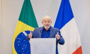 Lula vê dificuldade em acordo Mercosul-UE por oposição do agronegócio francês 1 Presidente Luiz Inácio Lula da Silva durante coletiva na França (Ricardo Stuckert/PR)