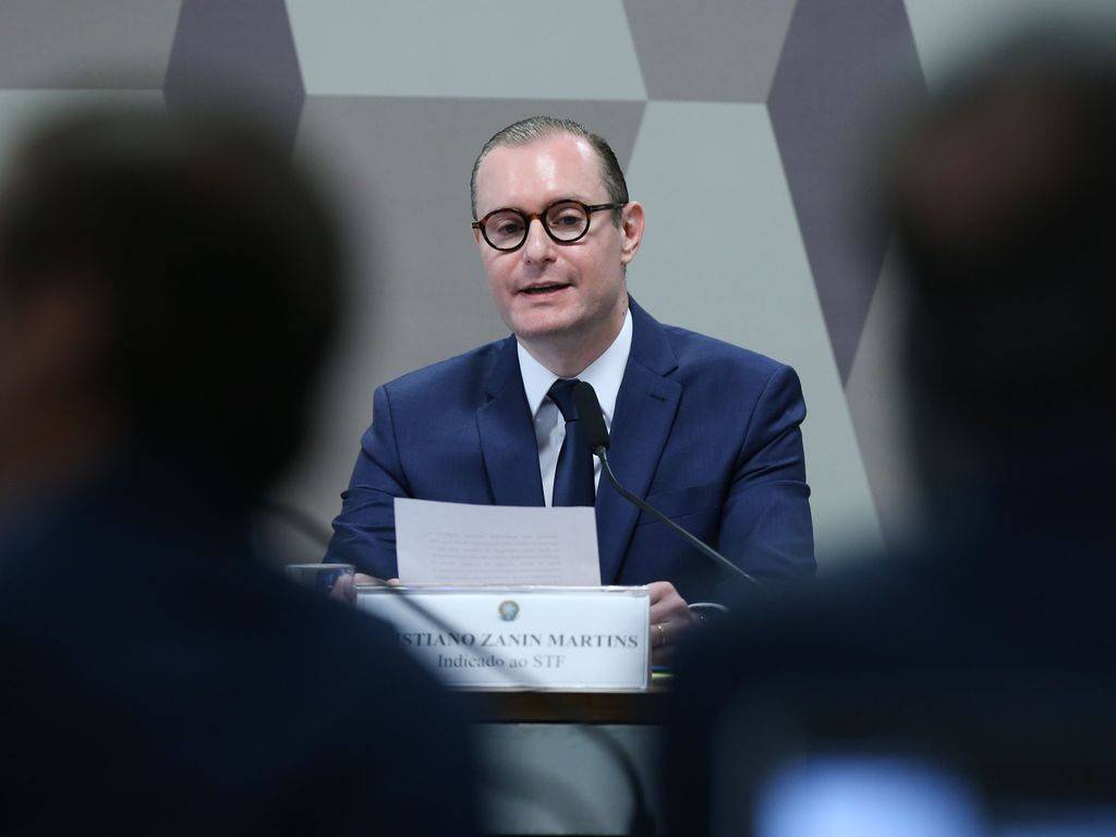 Zanin diz que estará impedido de julgar no STF processos em que atuou como advogado 1 lula0378 27