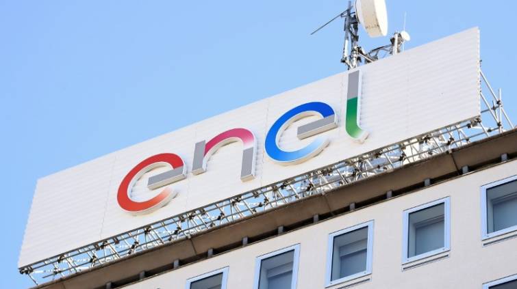 Logo da italiana Enel em sua sede em Milão