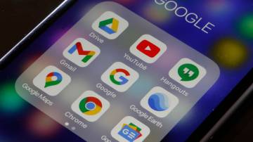 Logotipos de aplicativos Google na tela de um iPhone (Chesnot/Getty Images)