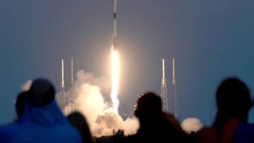 SpaceX lança foguete Falcon 9 com satélites Starlink (Joe Raedle/Getty Images)