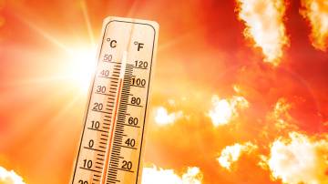 Montagem fotográfica mostra termômetro marcando acima de 40º Celsius em alusão às ondas de calor extremo, mudanças climáticas e a chegada do verão