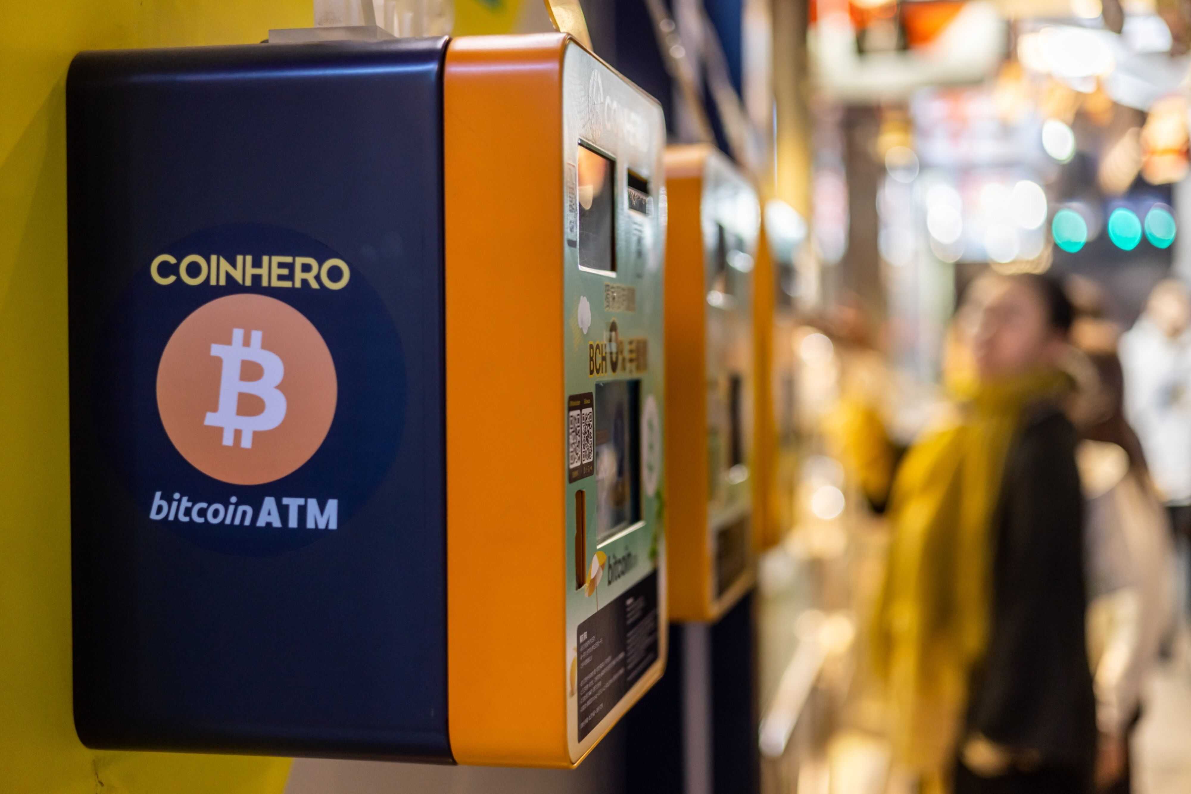 Bitcoin cede, mas garante melhor ano desde 2020 – e investidores sacam BTC  em massa