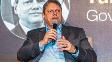 Governador de SP, Tarcísio de Freitas participa do evento 'Fórum Político', realizado pela XP Investimentos