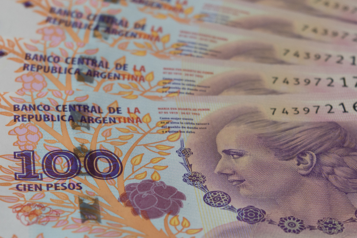 Argentina's minimum wage rose 15% in one month, but is 74% lower than its Brazilian counterpart in dollars.