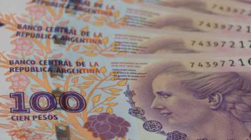 Foto de stock de Detalhe de notas de 100 pesos argentinos