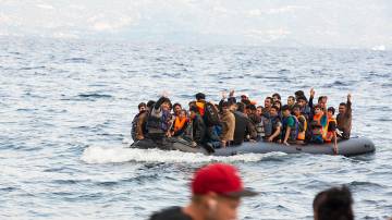 Migrantes sírios desembarcando na ilha grega de Lesbos (Ashley Cooper/Corbis via Getty Images)