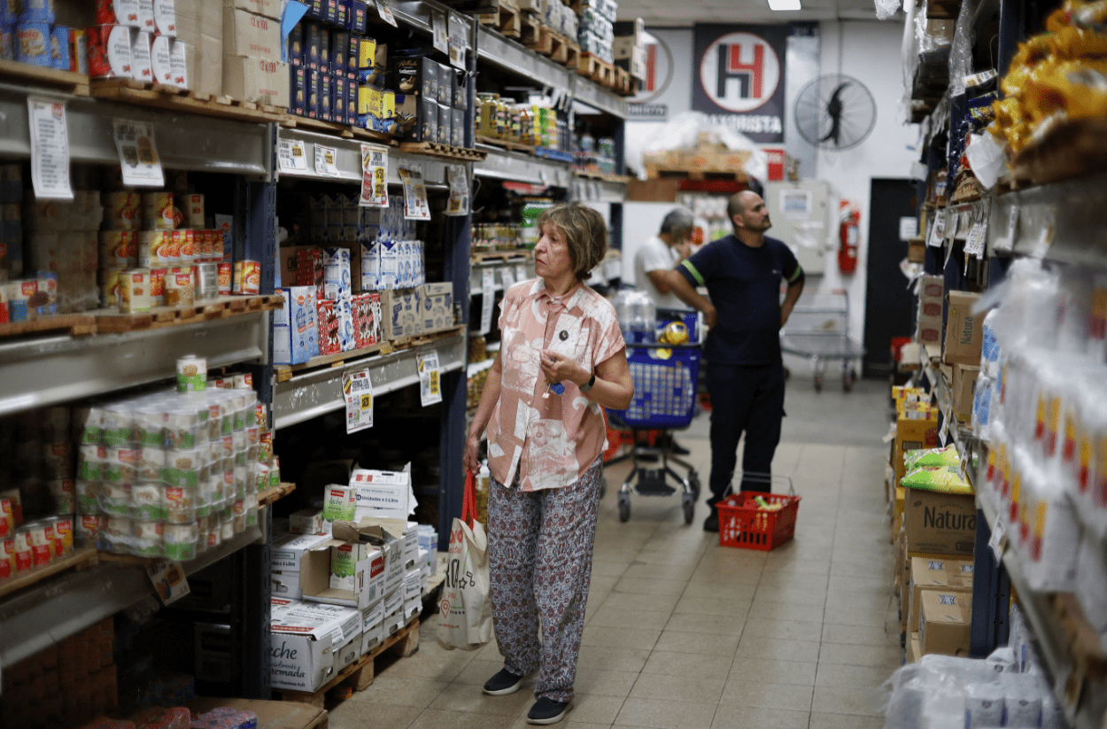 Supermercado em Buenos Aires 13/12/2023 (REUTERS/Agustin Marcarian)


