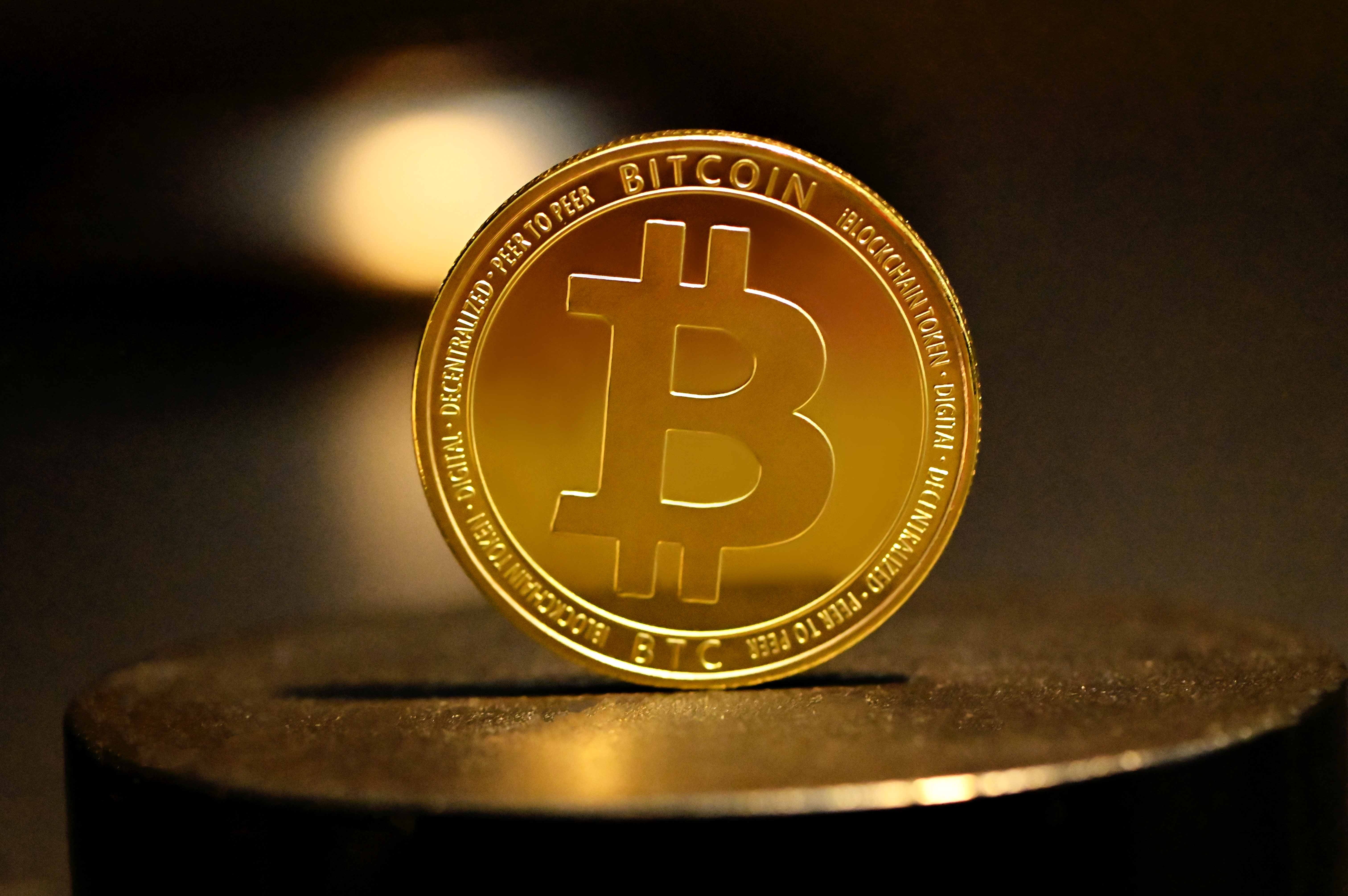 Bitcoin atinge nível de US$ 50 mil pela primeira vez em mais de dois anos