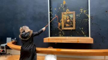 Ativistas jogam sopa em quadro de "Mona Lisa", no Museu do Louvre, em Paris (Crédito: Reprodução/Ansa)