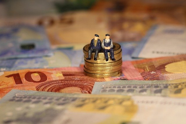 Reajustes de Salário Mínimo e Bolsa Família Impactarão Cofres Públicos em 2027