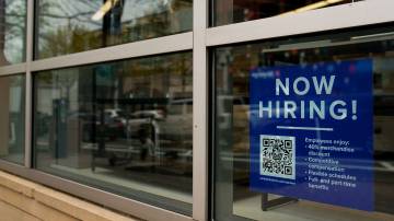 Anúncio de vaga de trabalho em Arlington, EUA 07/04/2023. REUTERS/Elizabeth Frantz/File Photo