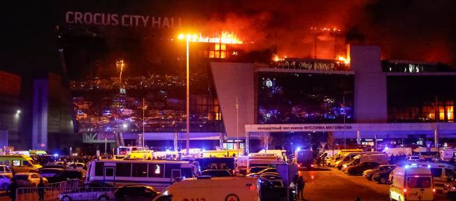 Casa de shows na região de Moscou, capital da Rússia, é alvo de atentado terrorista em 22/03/2024 (Foto: Yulia Morozova/Reuters)