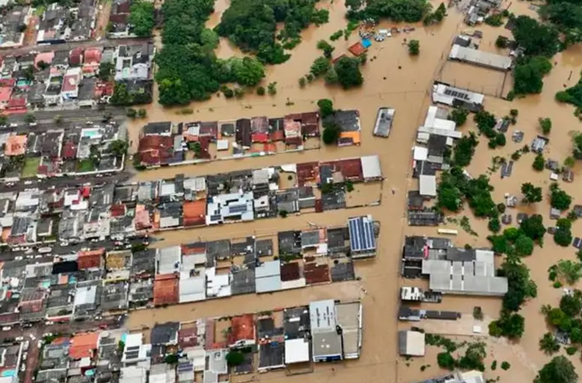 Enchentes no Acre: comitiva do governo federal chega ao estado para avaliar estrago