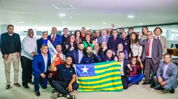 Lula, ao lado de representantes dos trabalhadores por aplicativo (Foto: Ricardo Stuckert/PR)