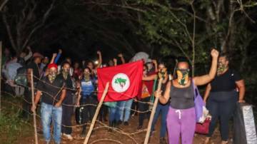 Movimento dos Trabalhadores Rurais Sem Terra (MST) durante uma invasão em Minas Gerais (Foto: Divulgação/MST)