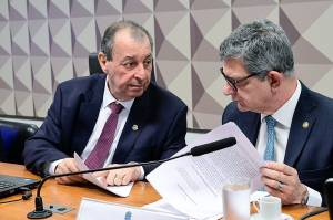 Omar Aziz é presidente e Rogério Carvalho, relator da CPI (Foto: Pedro França/Agência Senado)