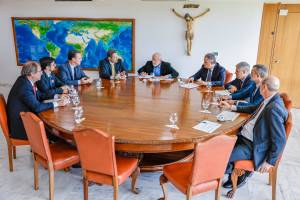 O presidente Luiz Inácio Lula da Silva em reunião com ministros (Foto: Ricardo Stuckert/PR)