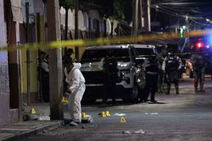 Técnico forense trabalha em local onde a candidata Gisela Gaytán foi assassinada em Guanajuato, México 1/4/2024 REUTERS/Juan Moreno
