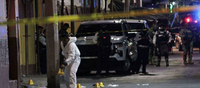 Técnico forense trabalha em local onde a candidata Gisela Gaytán foi assassinada em Guanajuato, México 1/4/2024 REUTERS/Juan Moreno